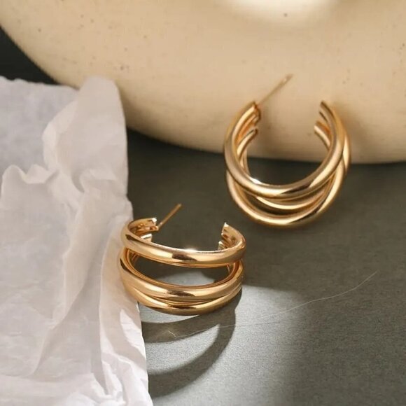 18k Gold Plated Geometric C-Shaped Triple Hoop Earrings NWT - Picture 1 of 4